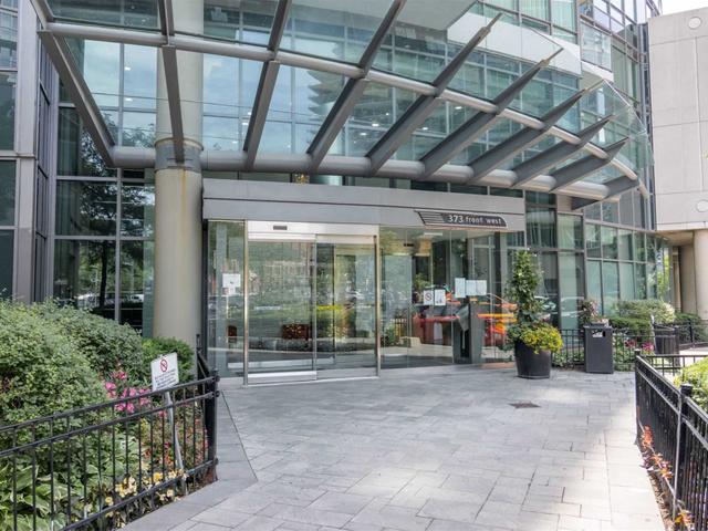 1801 - 373 Front St W