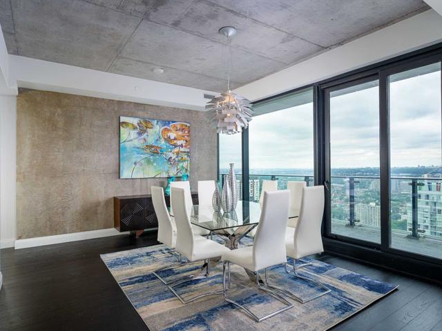 4601 - 224 King St W