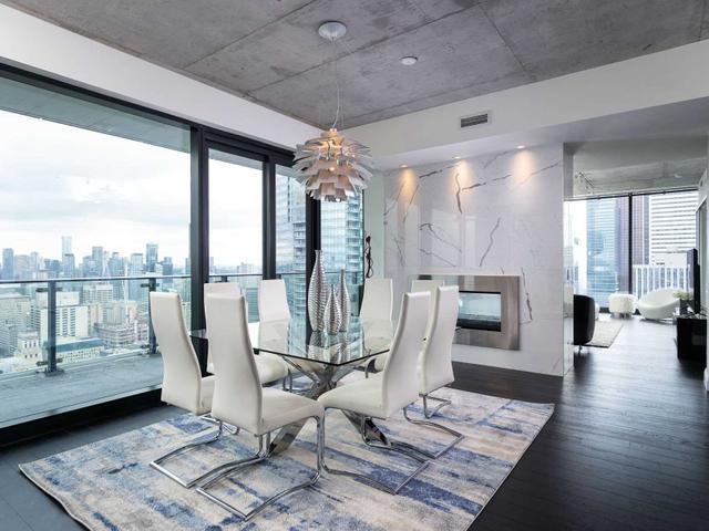 4601 - 224 King St W