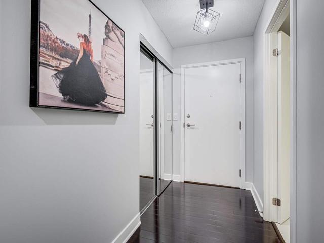 210 - 295 Adelaide St W