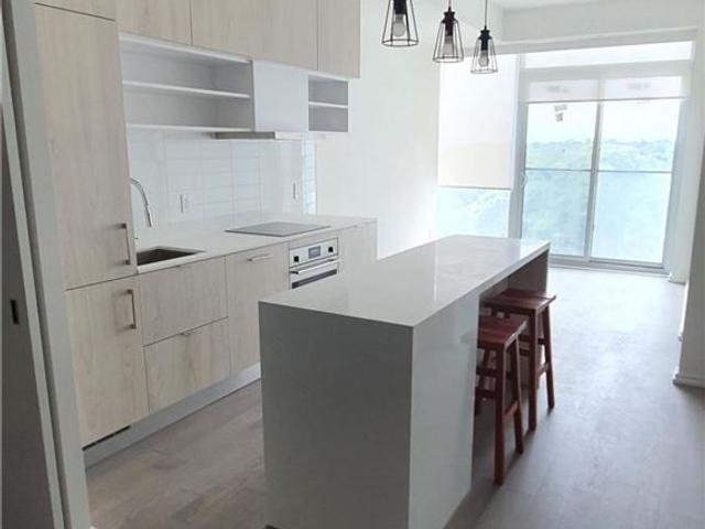 925 - 8 Hillsdale Ave E