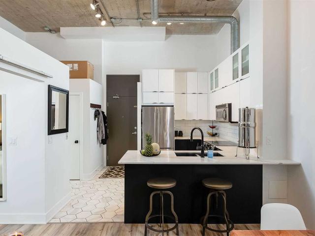 230 - 637 Lake Shore Blvd W