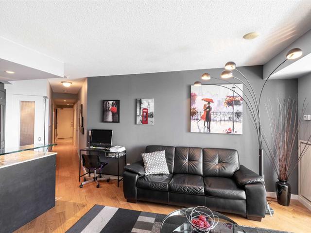 610 - 218 Queens Quay W