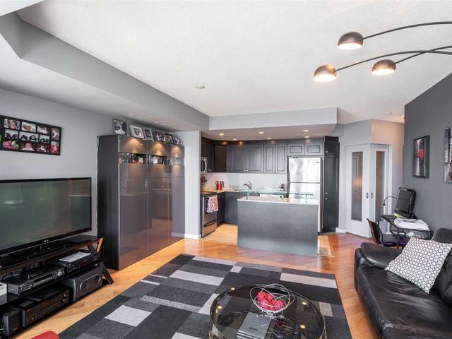 610 - 218 Queens Quay W