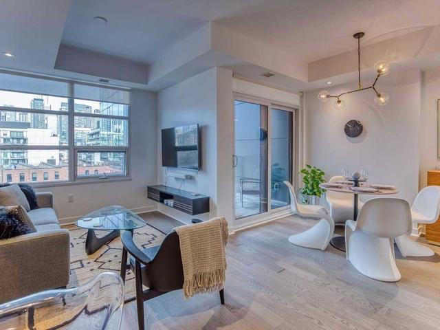 805 - 501 Adelaide St W