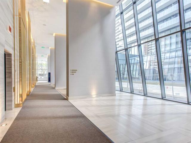 1915 - 50 Charles St E