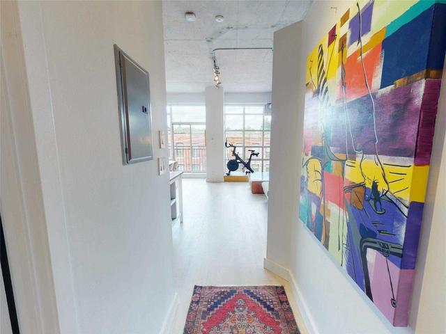 411 - 955 Queen St W