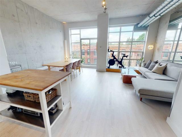 411 - 955 Queen St W