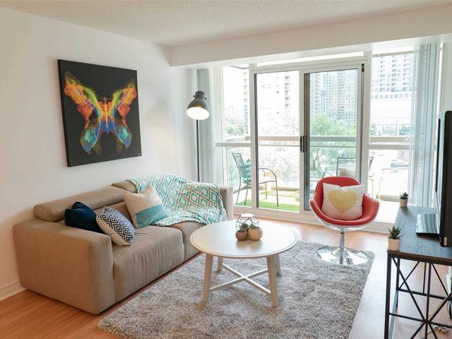 608 - 18 Parkview Ave