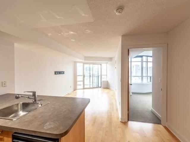 1412 - 255 Richmond St E