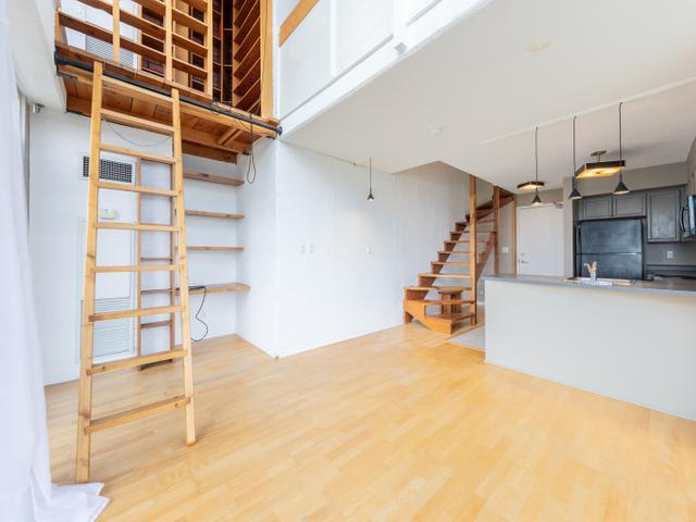 808 - 1029 King St W