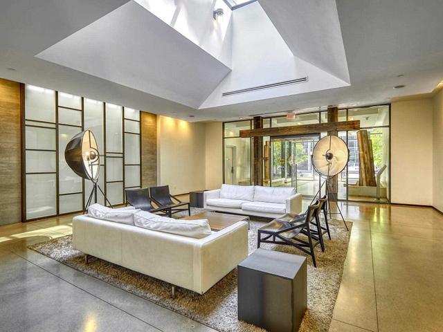 1118 - 1030 King St W