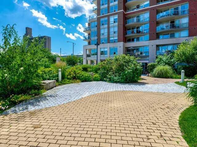 823 - 550 Queens Quay W