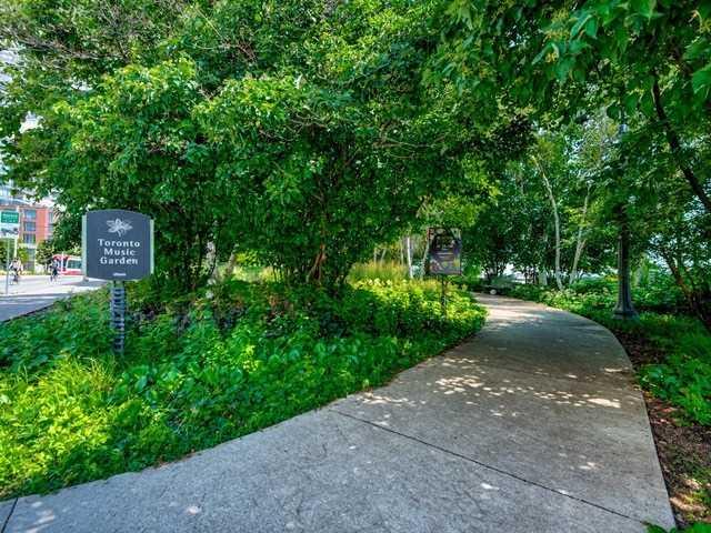 823 - 550 Queens Quay W