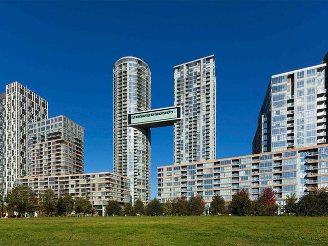 Parking - 15 Iceboat Terr