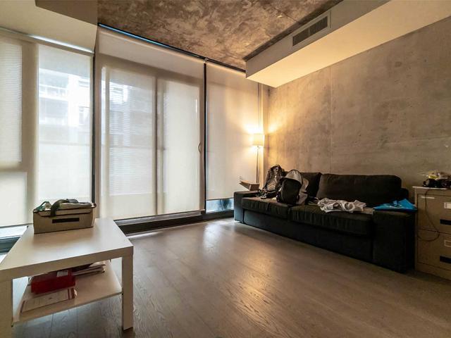 421 - 111 Bathurst St