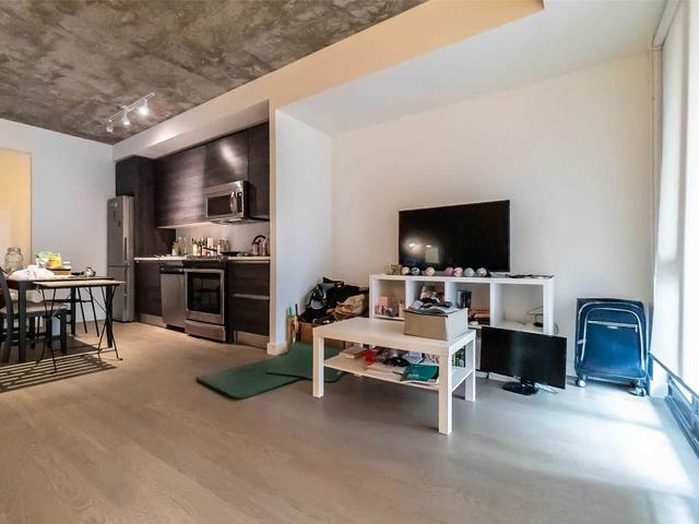 421 - 111 Bathurst St