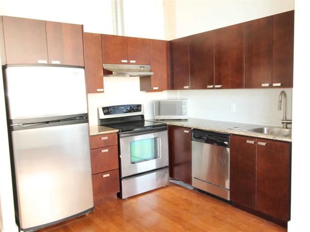 523 - 637 Lake Shore Blvd W