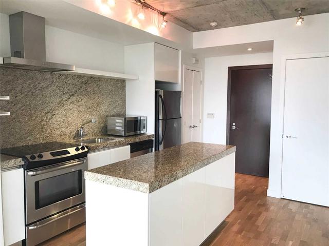 802 - 75 Portland St