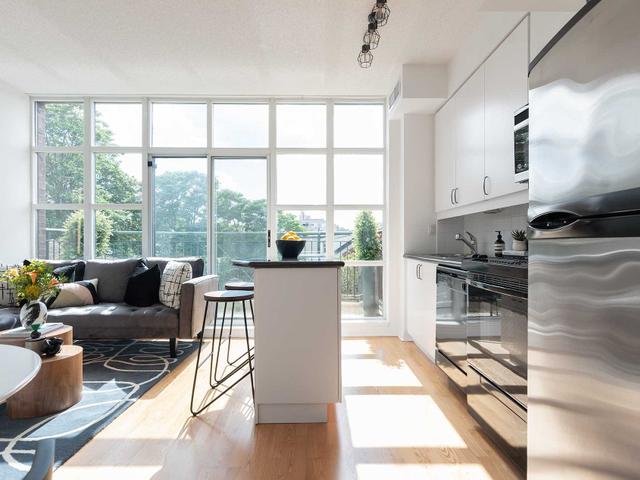 427 - 901 Queen St W