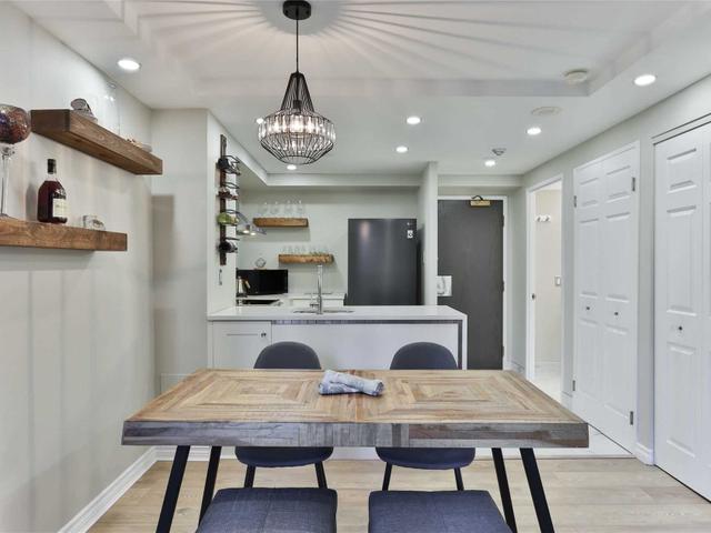 312 - 736 Bay St