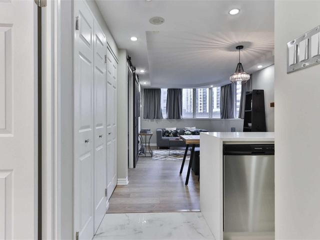 312 - 736 Bay St