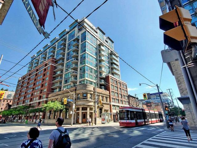 PH 16 - 230 King St E