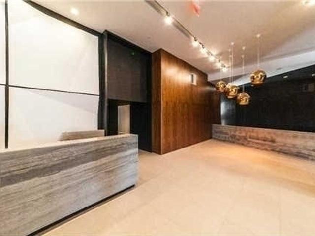 PH 19 - 1 Edgewater Dr