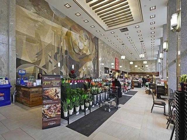 728 - 111 St Clair Ave W