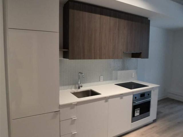 225 - 161 Roehampton Ave