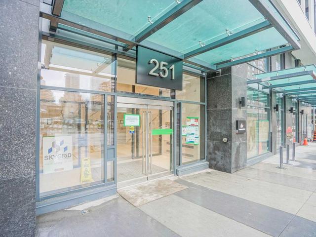 2805 - 251 Jarvis St