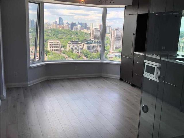 2720 - 155 Yorkville Ave