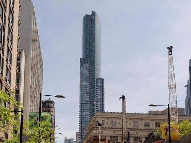 1607 - 386 Yonge St
