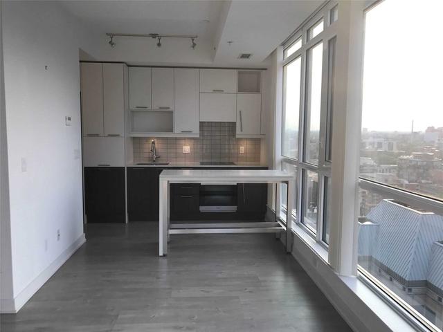 2002 - 199 Richmond St W