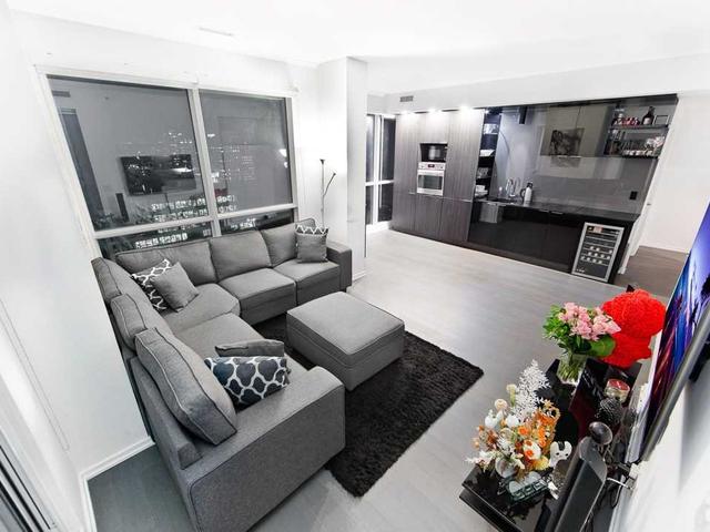 2211 - 70 Temperance St