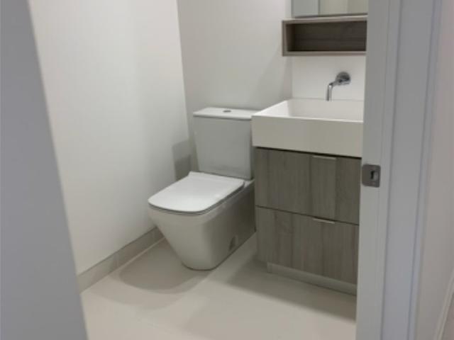 723 - 8 Hillsdale Ave E