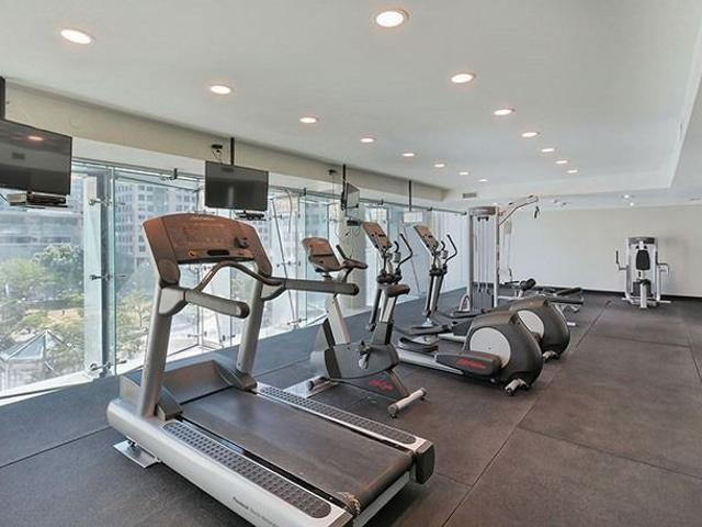 1902 - 224 King St W