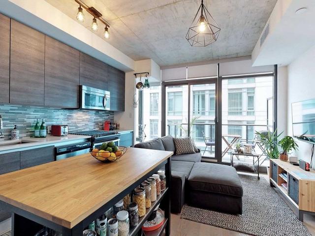 1006 - 111 Bathurst St