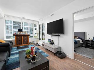 313W - 27 Bathurst St