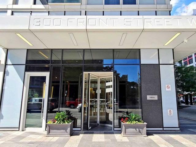 806 - 300 Front St W