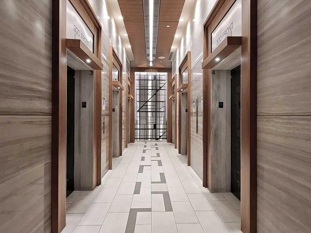 806 - 300 Front St W