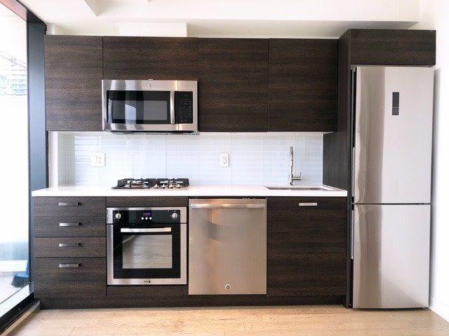 1704 - 11 Charlotte St