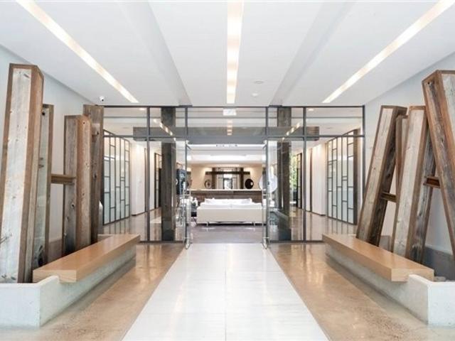 LPH27 - 1030 King St W