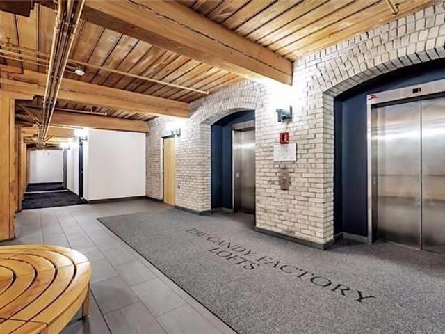 405 - 993 Queen St W