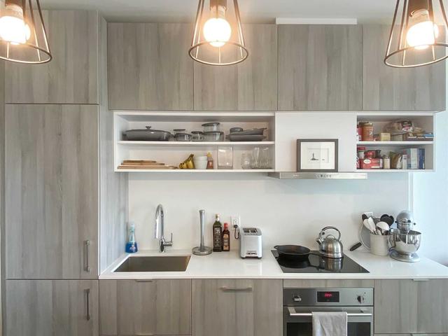 932 - 8 Hillsdale Ave E