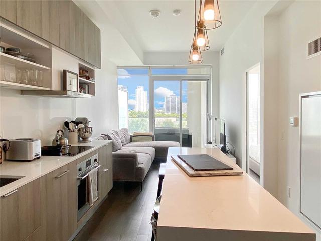 932 - 8 Hillsdale Ave E