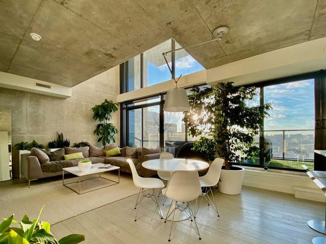 1306 - 111 Bathurst St