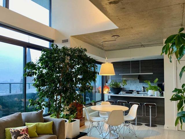 1306 - 111 Bathurst St