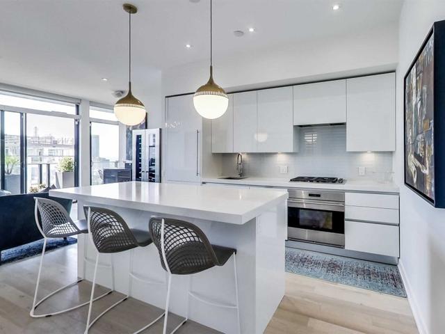 PH 1407 - 629 King St W