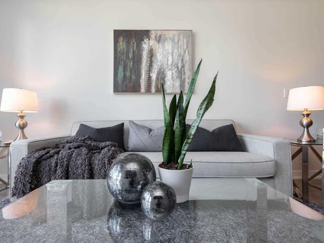 206 - 1205 Queen St W